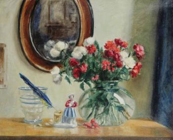 Vase aux fleurs et encrier sur commode by 
																	Sonia Abeloos