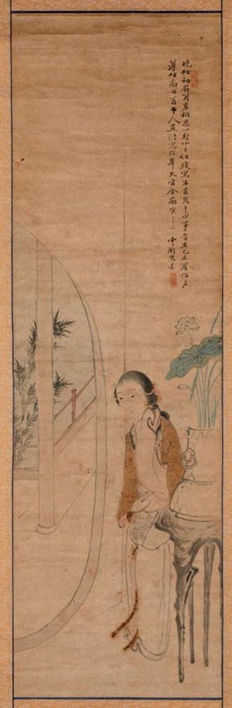 Dame à éventail rond, près d'une vasque à lotus posée sur une sellette en racine by 
																	 Yun Qu