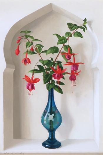 Wandnische mit roten Blumen in einer Vase by 
																	Vincente Viudes
