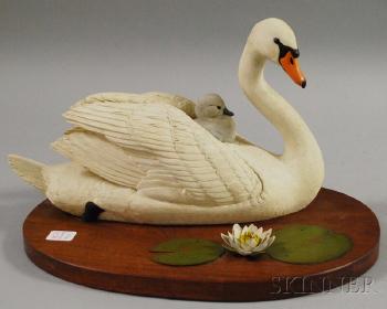 Mute swan by 
																	Robert and Virginia Warfield