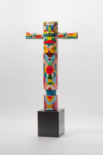 Crossed totem pole by 
																	Frans Nielen