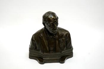 Buste de Monsieur L E Parisel by 
																	Jules Lagae