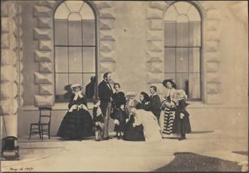 Königin Victoria und ihre Familie in Osborne House by 
																	Leonida Caldesi