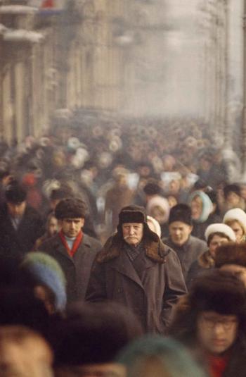 Nevsky Prospekt Street, St Petersburg by 
																	Dick Durrance