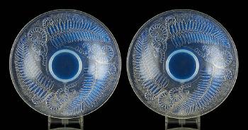 Lot se composant de deux plats en verre moulé au décor de fougères by 
																	Edmond Etling