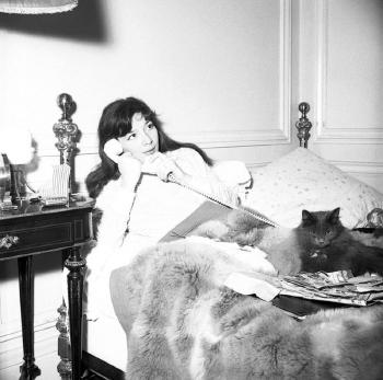 Juliette Greco chez elle by 
																	Georges Retif de la Bretonne