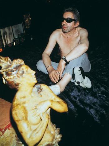 Gainsbourg et son Snoopy by 
																	Gilles Ouaki