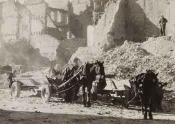 Archives sur la reconstruction de Varsovie au lendemain de la guerre by 
																			Zygmunt Gamski
