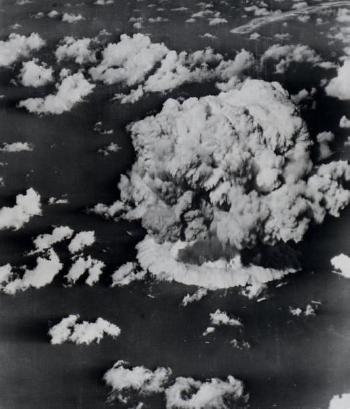 Essai nucléaires sur l'atoll Bikini, 25 juillet by 
																	 Associated Press