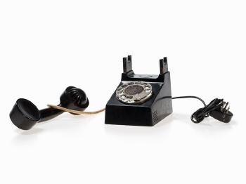 Bauhaus Telefon by 
																			Richard Schadewell