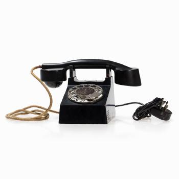 Bauhaus Telefon by 
																			Richard Schadewell