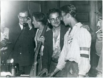 FFI à l'Hôtel de Ville, 19-26 août 1944 by 
																	Maurice Zalewski