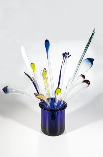 Vase mit Blumenstrauß by 
																	Miluse Roubickova