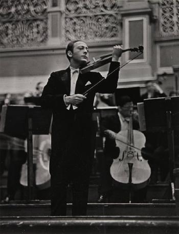 Jascha Heifetz with the Berlin Philharmonic by 
																			Alfred Eisenstaedt