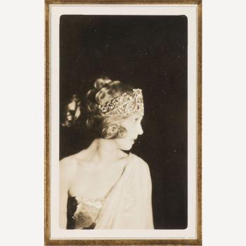 Portrait de femme, décembre by 
																	Cecil Beaton