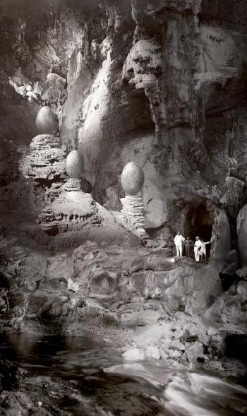 La grotte by 
																	Nicolas Fructus