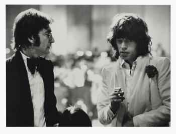 John Lennon et Mick Jagger Los Angeles by 
																	Ron E Galella