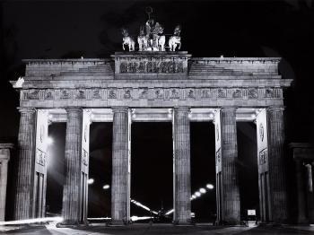 Brandenburg Gate by 
																			Rosmarie Pierer