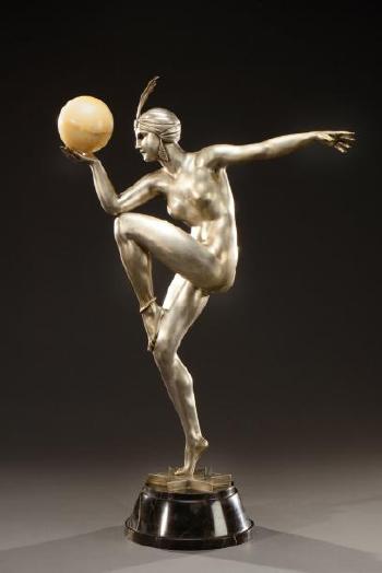Danseuse tenant dans sa paume une sphère by 
																			Maurice Guiraud-Riviere