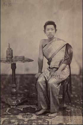 Une femme du deuxième roi du Siam by 
																	Pierre Joseph Rossier