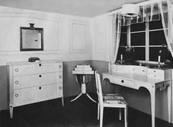 Writing desk for Verkstadens Exhibition, Liljevalchs, Stockholm 1920 by 
																			Gunnar Asplund