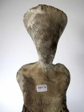 Une femme aux formes genereuses debout by 
																			Bernard Lancelle