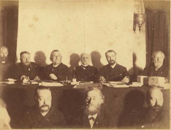Comité d'administration de la Société Française de Photographie en séance extraordinaire en 1888 by 
																	Georges Balagny