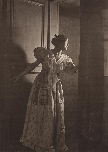 Femme dans un Clair-Obscur by 
																	Constant Puyo