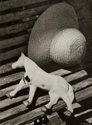 Le chapeau de paille et le petit cheval by 
																	Francois Tuefferd