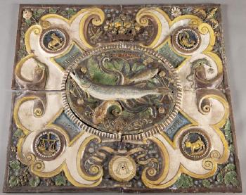 Plat à décor de poissons entouré d’écoinçons à motifs des signes du zodiaque by 
																	Charles Jean Avisseau