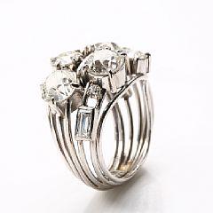 A ring set by 
																			Willy Junget