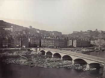 Le dérochement du lit de la Saône en aval du pont du Change à Lyon en 1861 by 
																	Gabriel Joguet