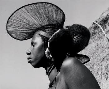 Foula woman, Guinée by 
																	Hector Acebes