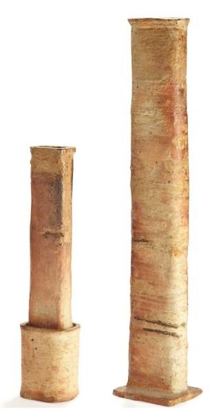 Suite de deux vases hauts en méplat à corps quadrangulaire by 
																			Jacqueline Lerat