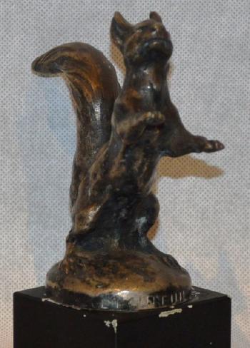 L’écureuil mascotte by 
																	Charles Virion