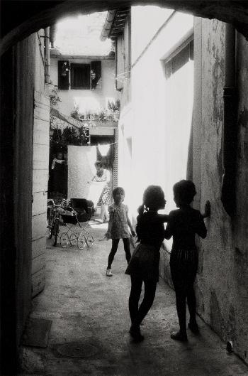 Arles, L'Isle sur Sorgue by 
																	Willy Ronis
