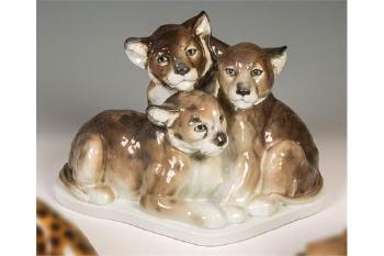 Gruppe junger Löwen by 
																	 Volkstedt porcelain manufactory