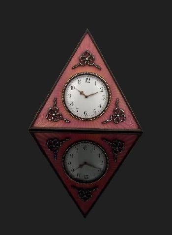 Pendulette de bureau à chevalet by 
																			Carl Faberge