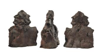 Trois bustes à deux têtes by 
																	Wieslaw Janasz