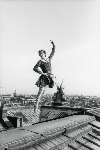 Rudolf Noureev danse en costume sur le toit de l’Opéra de Paris, lors des répétitions de 'Manfred'. 19 octobre 1979 by 
																	Gilles Virgili
