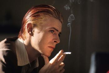 Portrait de David Bowie à l’occasion de sa tournée mondiale Isolar. Juin 1976 by 
																	Patrick Jarnoux