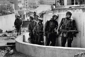 Après l’assassinat de Bachir Gemayel, le 14 septembre, Menahem Begin et Ariel Sharon ont lancé leurs troupes sur Beyrouth-Ouest et ses camps palestiniens... by 
																	Benoit Gysembergh
