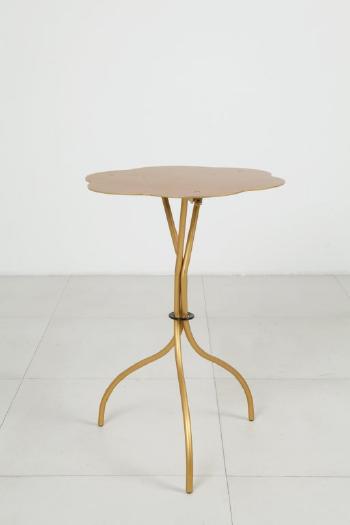 Un tavolino di servizio 'Cipango' by 
																	 Emaf Progetti