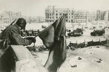 Red Flag in the Centre of Stalingrad. Victory Day by 
																	Yakov Rumkin
