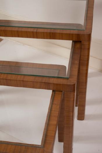 Série de trois tables gigognes à structure rectangulaire by 
																			Maurice Lafaille