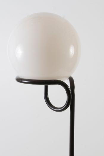 Floor light 'Globe' by 
																			Aldo van den Nieuwelaar