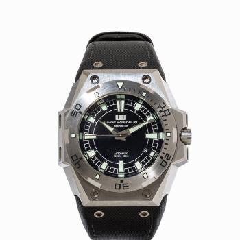 Biformeter wristwatch, ref. LW B1 E1 22 by 
																			 Linde Werdelin