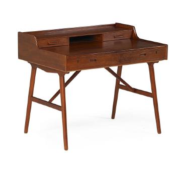 Student desk by 
																			Arne Wahl Iversen