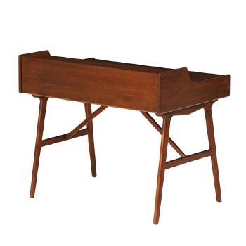 Student desk by 
																			Arne Wahl Iversen