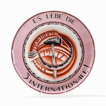 ‘Es lebe die 3. Internationale!‘, Plate by 
																			 National Porcelain Manufactory Leningrad